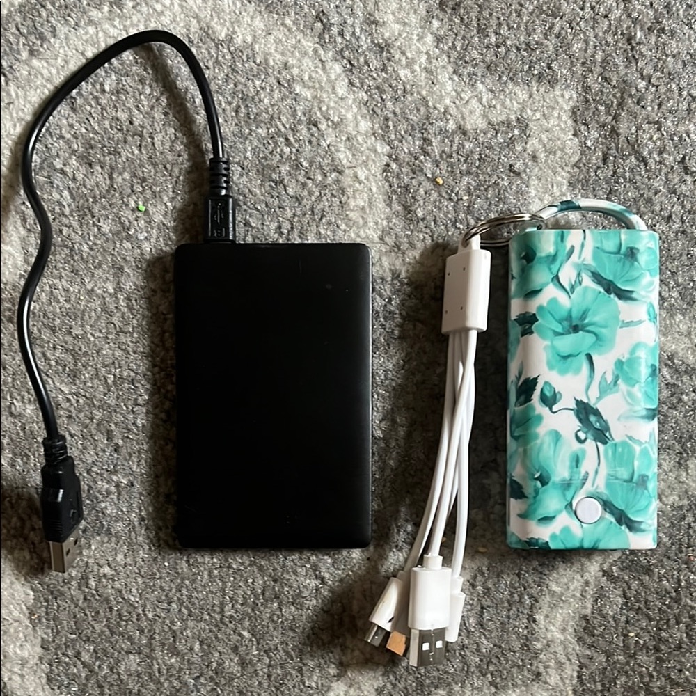Set of 2 Power Banks with USB Cables